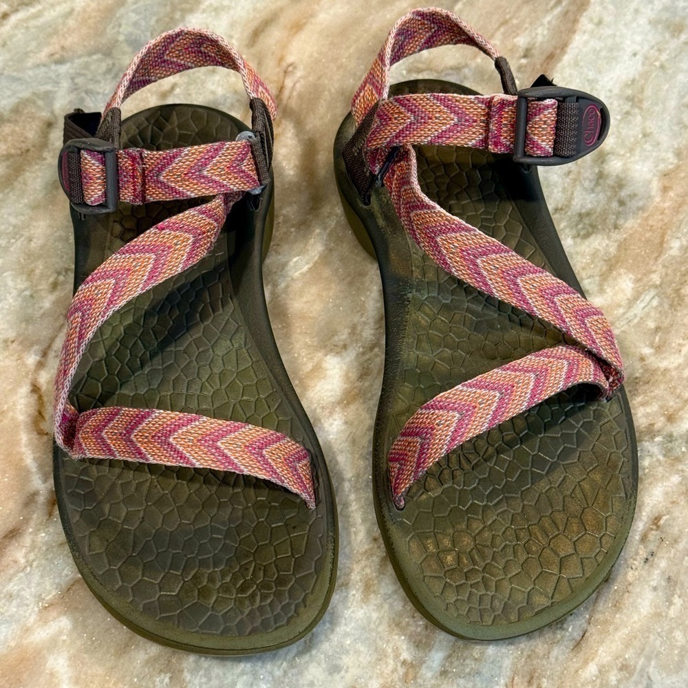 Women’s CHACO Z/Volv Classic sandals- Size 7